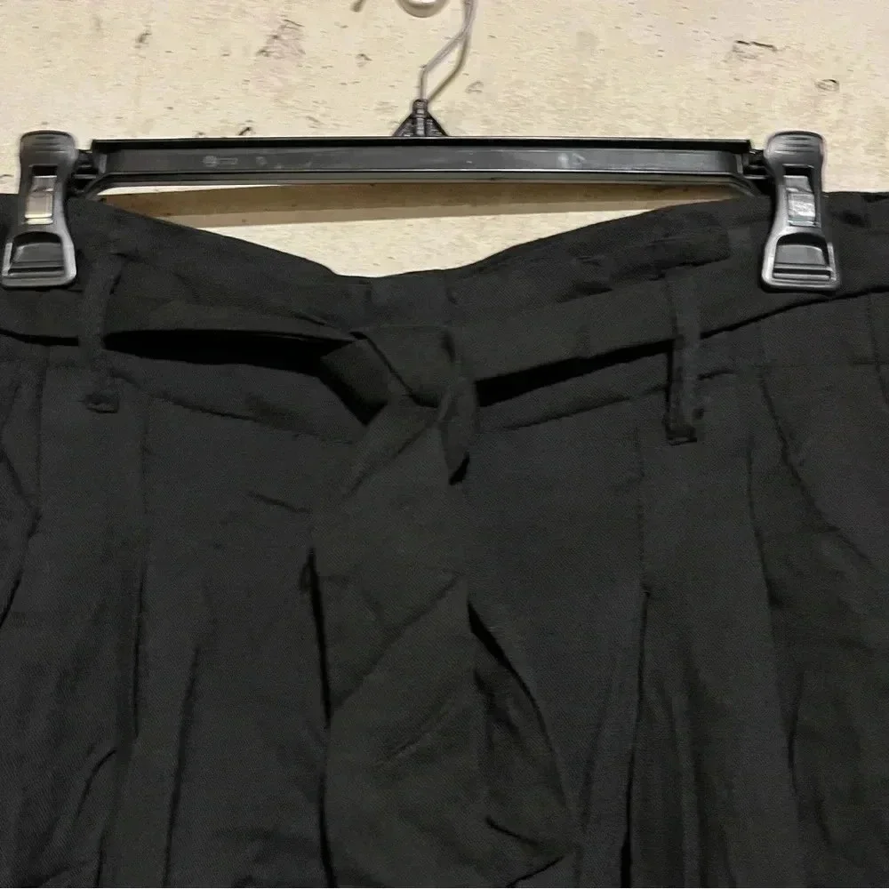 Aqua NWT High Waisted Paper Bag Pleated Shorts Belted Black Size Small